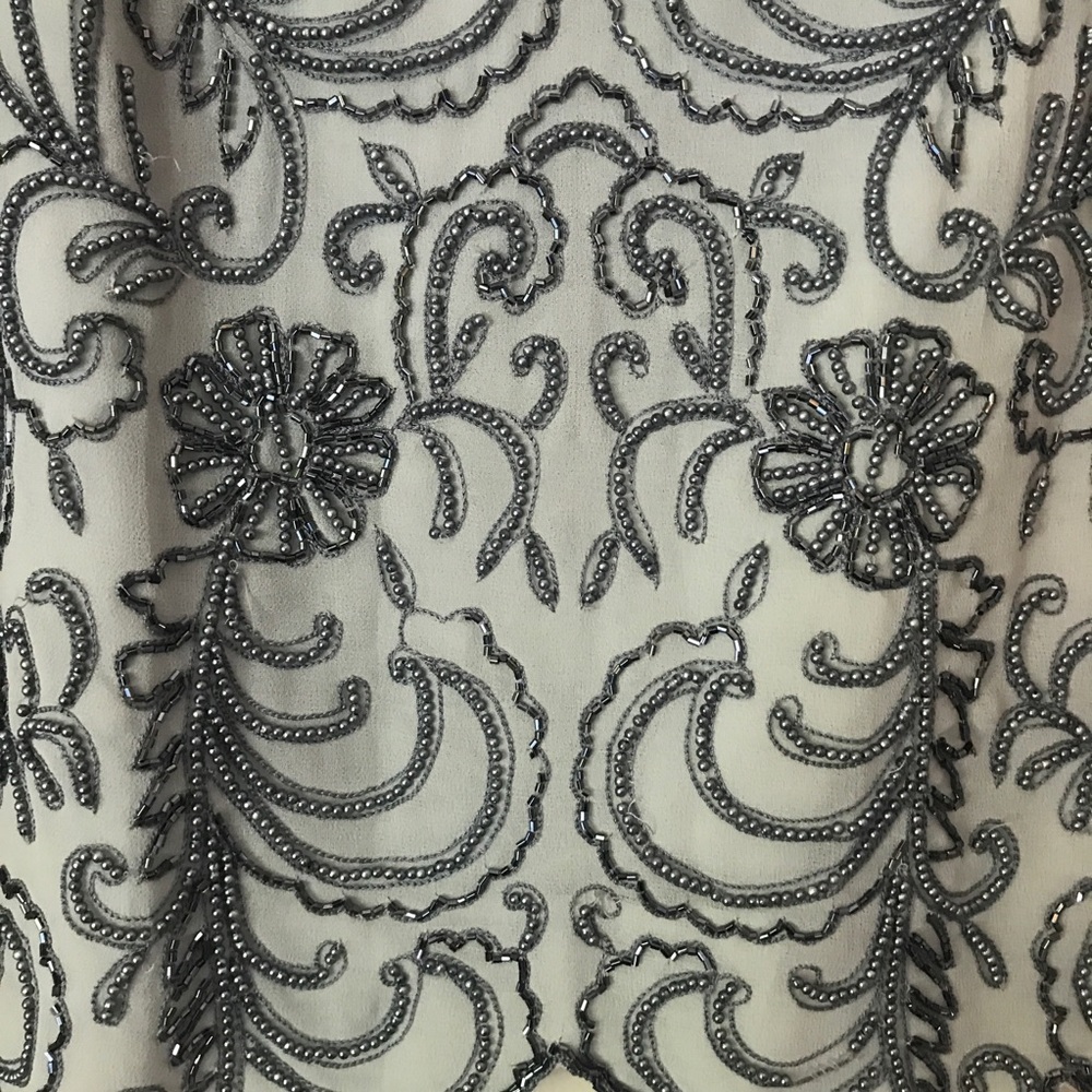 JKara Gray Beaded Floral Sleeveless Scallop Hem Blouse Size Large - Picture 3 of 9